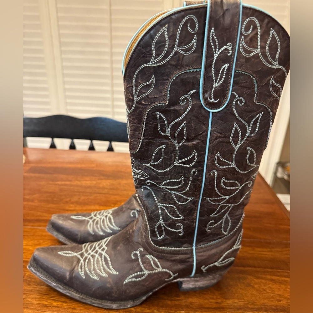 Old Gringo Yippee KiYay western cowgirl boots. Brown with turquoise. Size 9.5B.